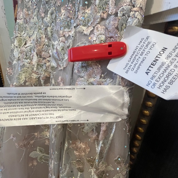 NWT | Mac Duggal  V-Neck Gown 20131 | Sz 8 - Picture 14 of 16